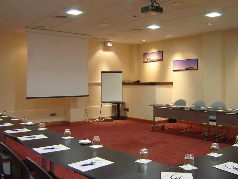 Alibaba https://cdn.alibaba.ir/ostorage/hotel-accommodation-images/6a07868561ec039ef75e4d70_Madrid-Clement-Barajas-1.webp