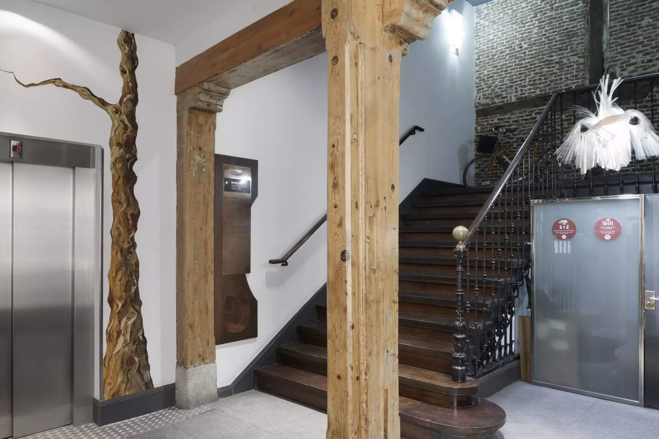 Alibaba https://cdn.alibaba.ir/ostorage/hotel-accommodation-images/6a0797c661ec039ef75e5ab8_Madrid-Petit-Palace-Posada-del-Peine-1.webp