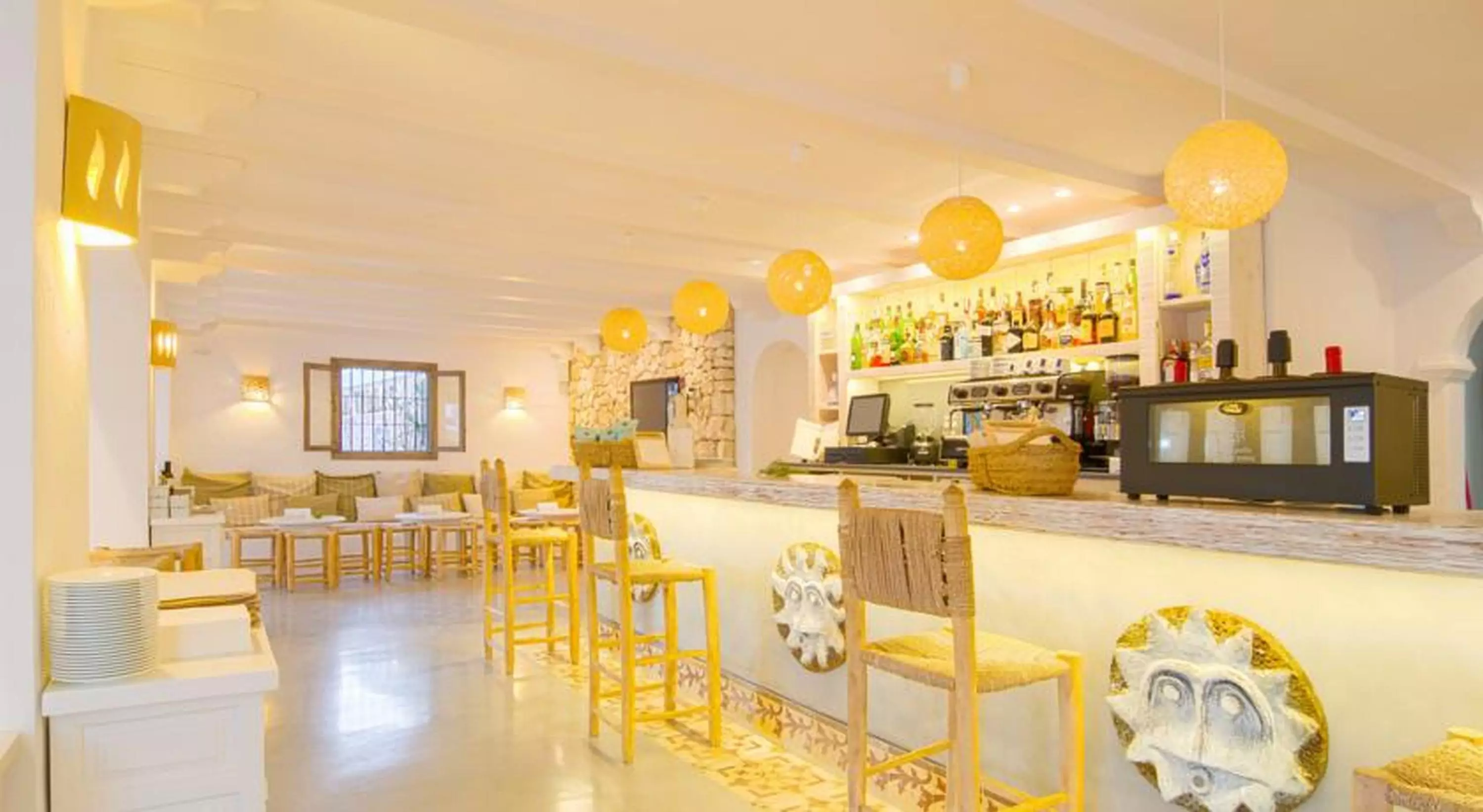 Alibaba https://cdn.alibaba.ir/ostorage/hotel-accommodation-images/6a07a00661ec039ef75e60f2_Santa-Eulalia-S-Argamassa-Villas-1.webp