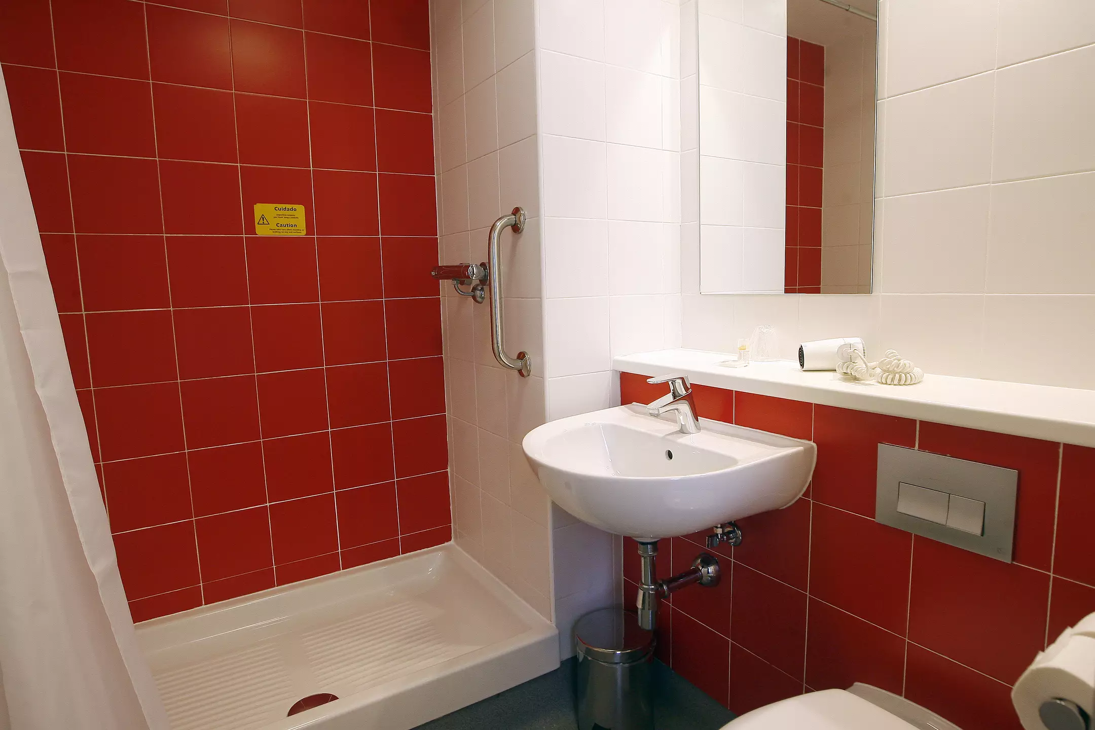 Alibaba https://cdn.alibaba.ir/ostorage/hotel-accommodation-images/6a07cafd61ec039ef75e8287_Barcelona-Travelodge-Barcelona-Poblenou-1.webp
