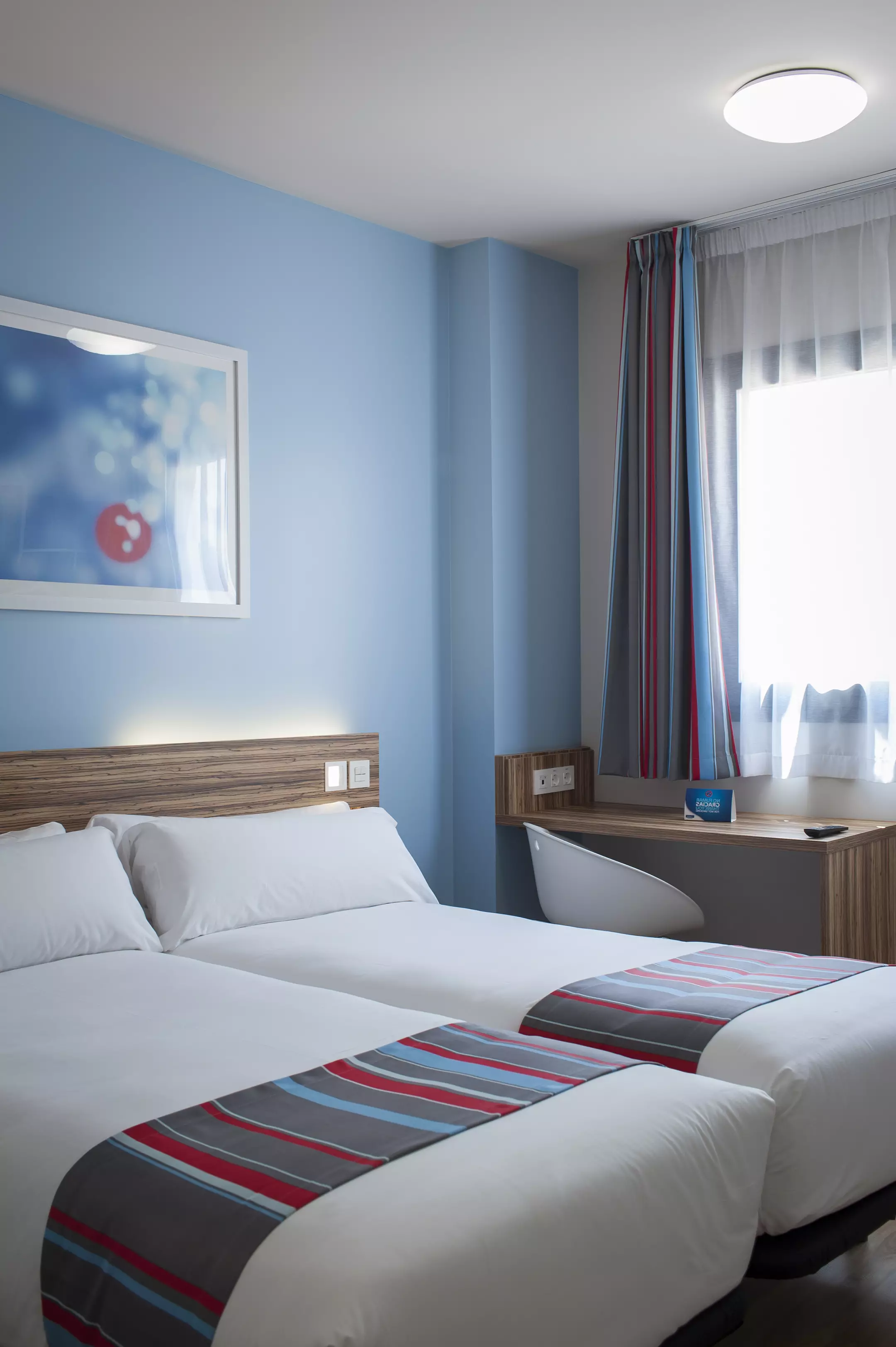 هتل Travelodge Barcelona Poblenou بارسلونا