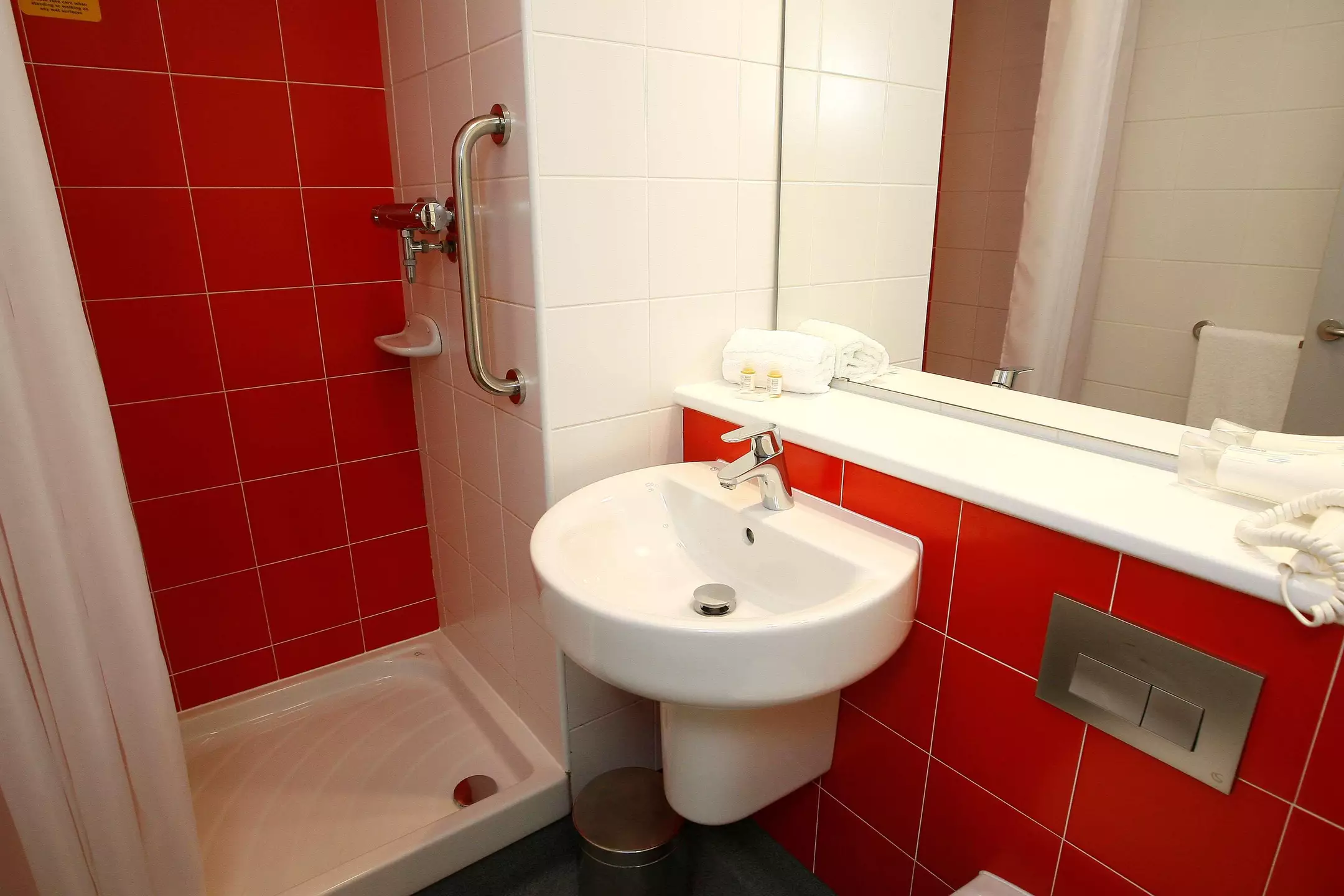 هتل Travelodge Barcelona Poblenou بارسلونا