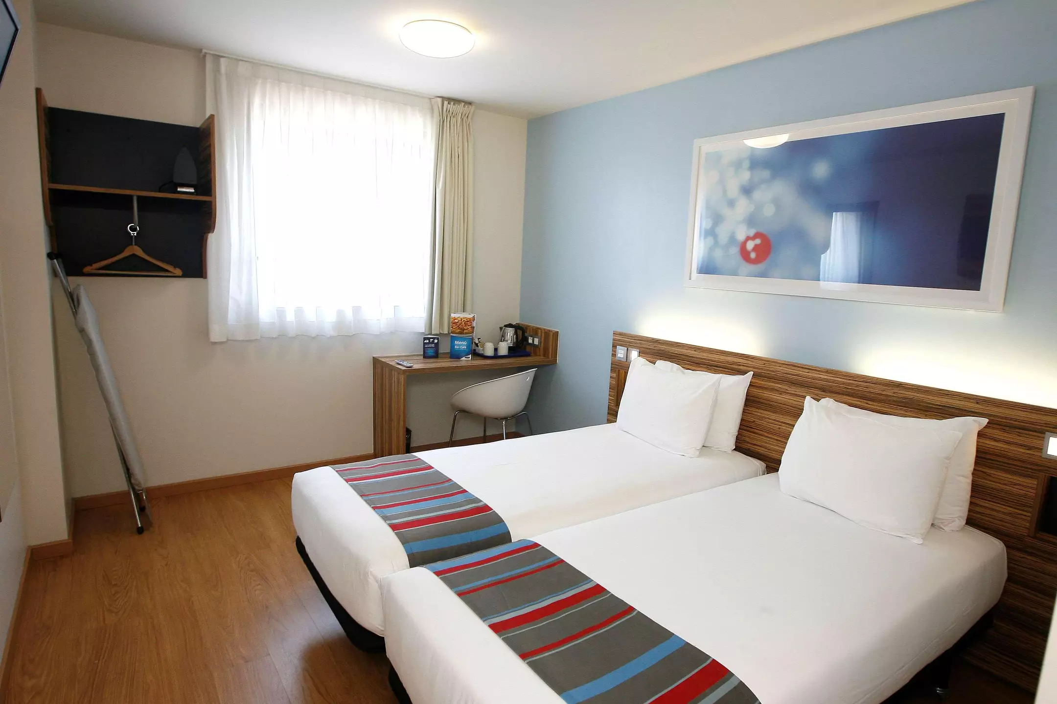 هتل Travelodge Barcelona Poblenou بارسلونا