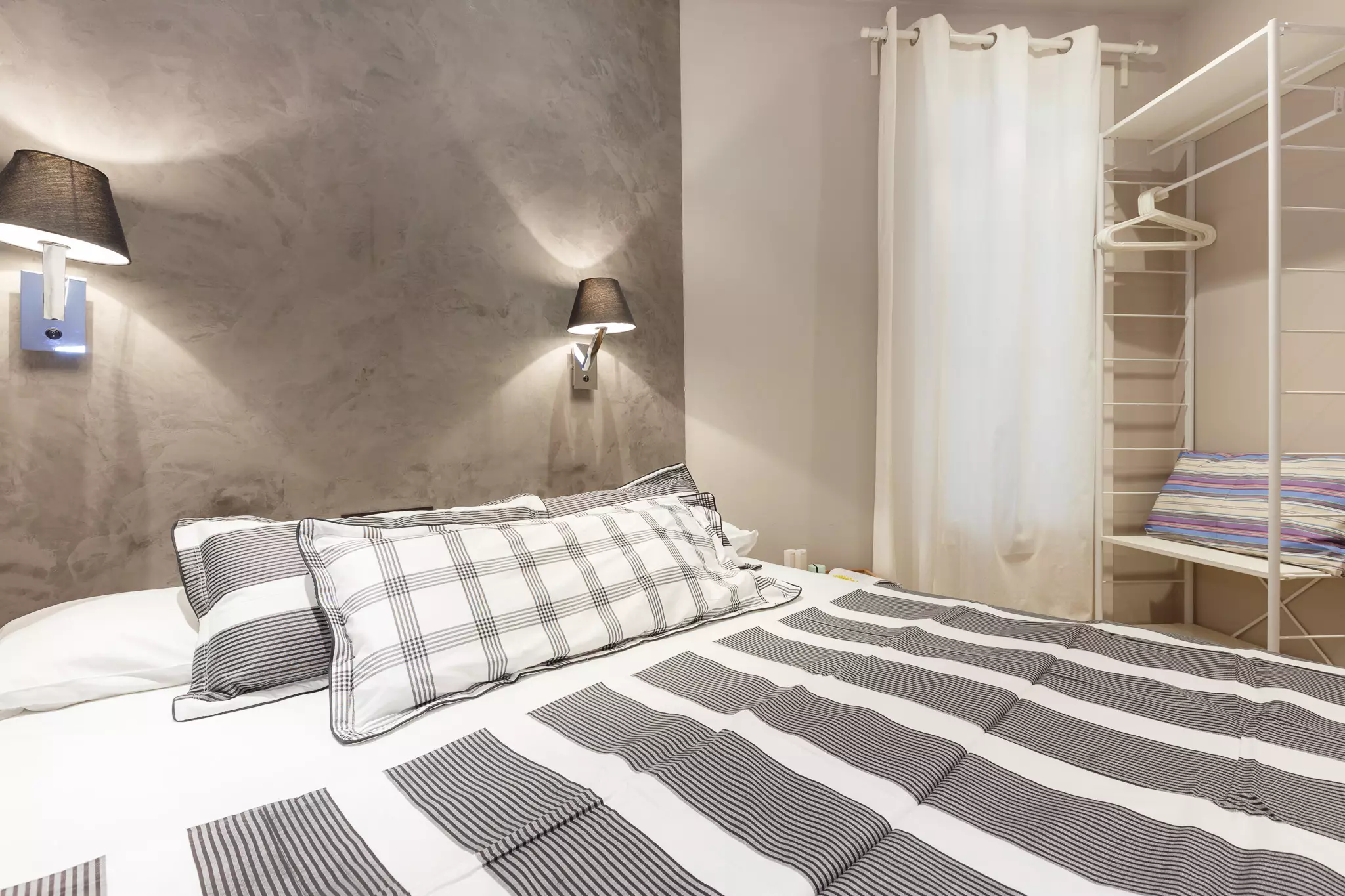 Alibaba https://cdn.alibaba.ir/ostorage/hotel-accommodation-images/6a07d74961ec039ef75e8cd0_Barcelona-AinB-Eixample-Miro-Apartments-1.webp