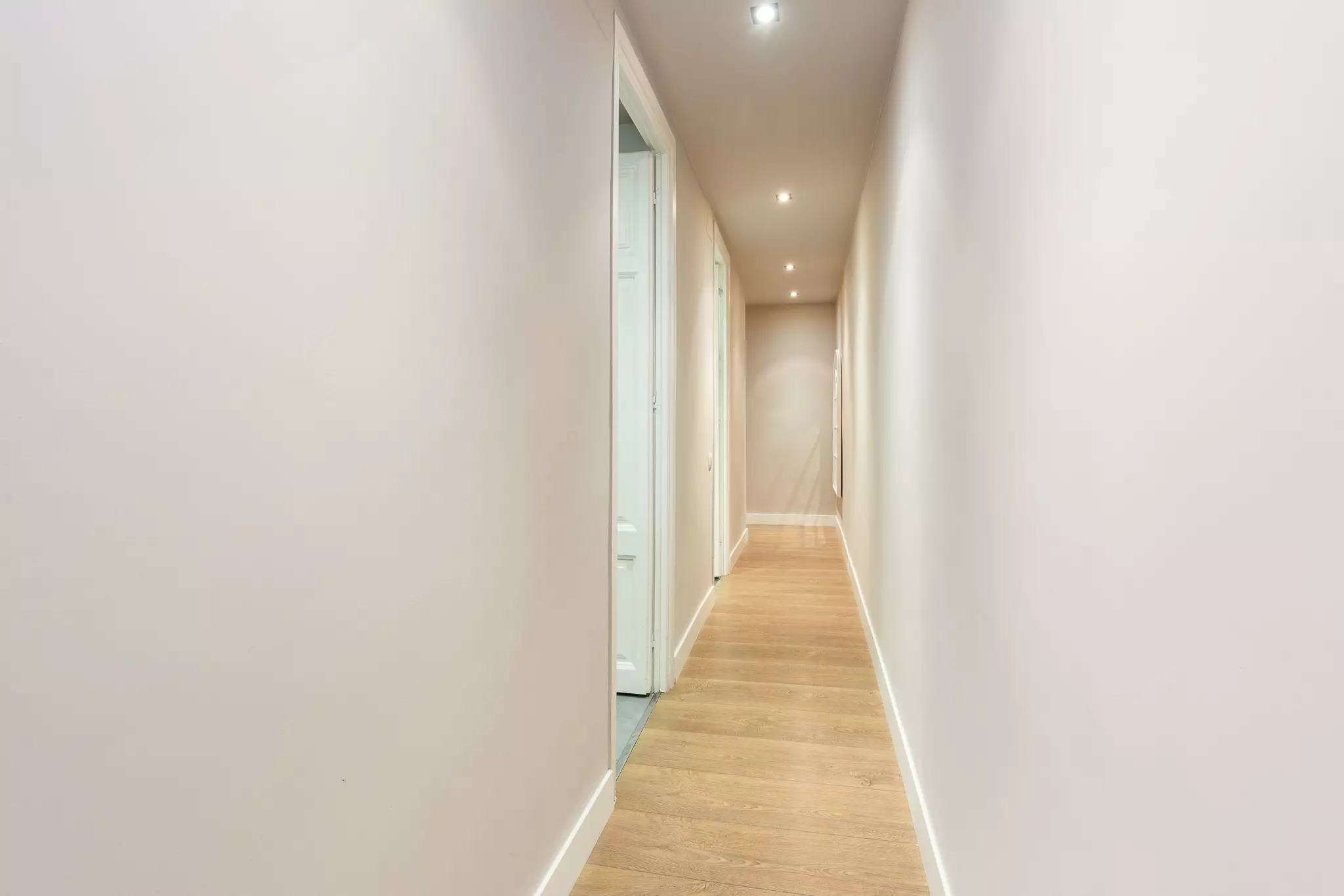 هتل AinB Eixample-Miro Apartments بارسلونا