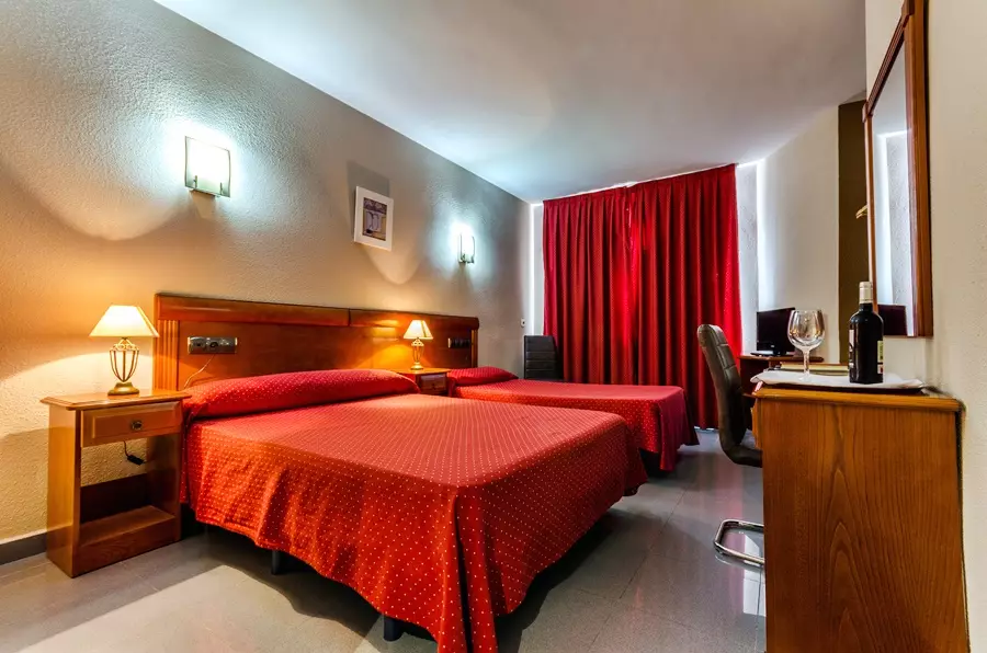 هتل Hotel Valdemoro Valdemoro