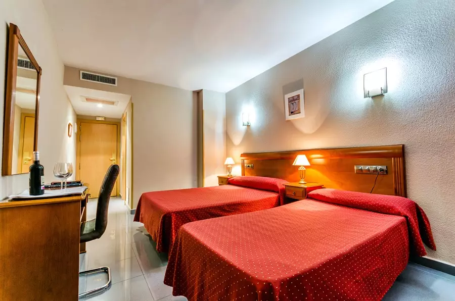 هتل Hotel Valdemoro Valdemoro