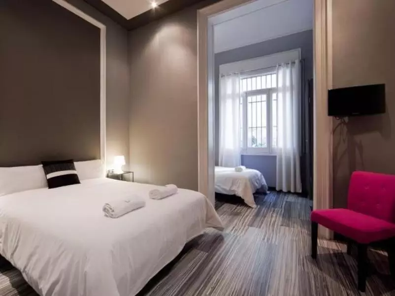 Alibaba https://cdn.alibaba.ir/ostorage/hotel-accommodation-images/6a07dabd61ec039ef75e8fb5_Barcelona-Khronos-Hostal-Boutique-1.webp