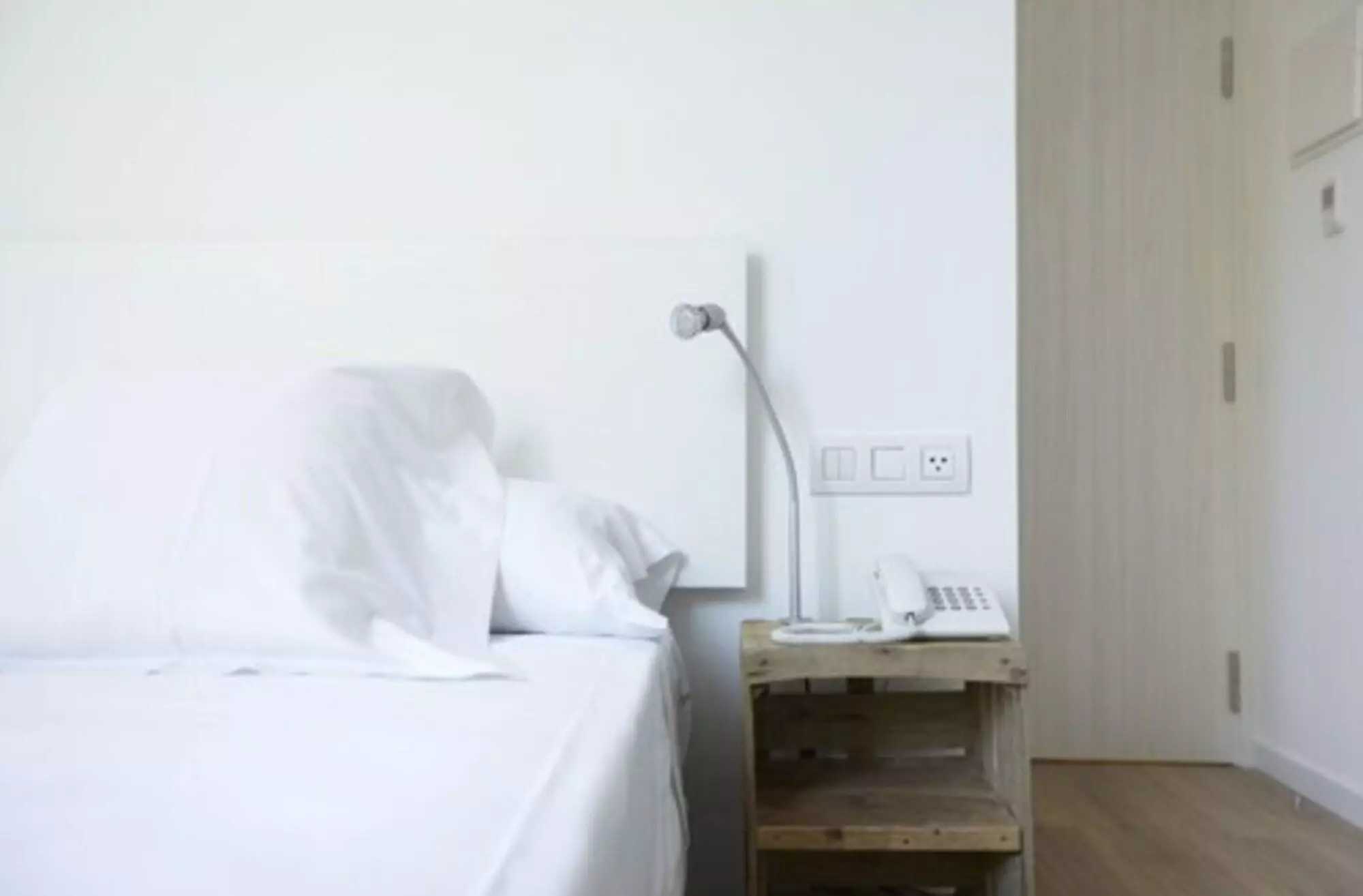 Alibaba https://cdn.alibaba.ir/ostorage/hotel-accommodation-images/6a07db6461ec039ef75e902c_Barcelona-Som-Nit-Born-1.webp