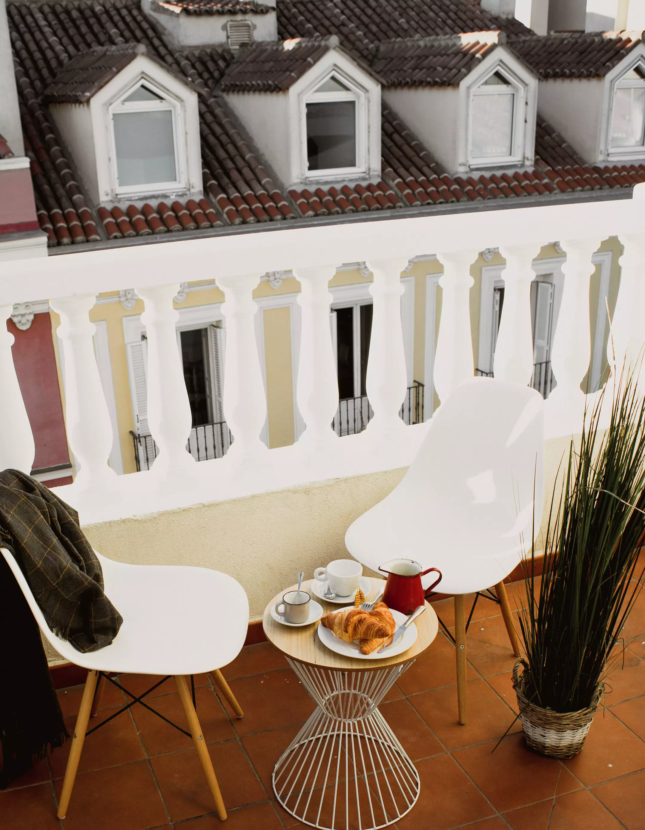 Alibaba https://cdn.alibaba.ir/ostorage/hotel-accommodation-images/6a07dd4b61ec039ef75e91cc_Madrid-Room007-Ventura-Hostal-1.webp