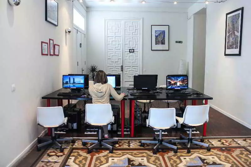 هتل 360 Hostel Barcelona بارسلونا