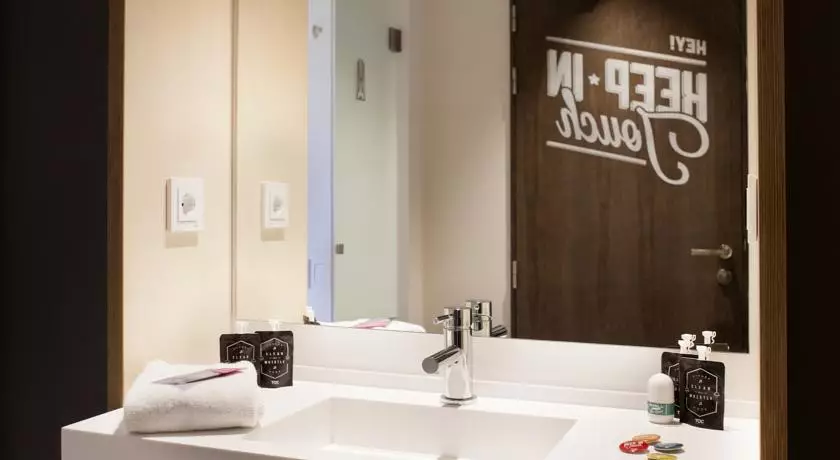 Alibaba https://cdn.alibaba.ir/ostorage/hotel-accommodation-images/6a08094261ec039ef75eb53b_Barcelona-Toc-Hostel-Barcelona-1.webp
