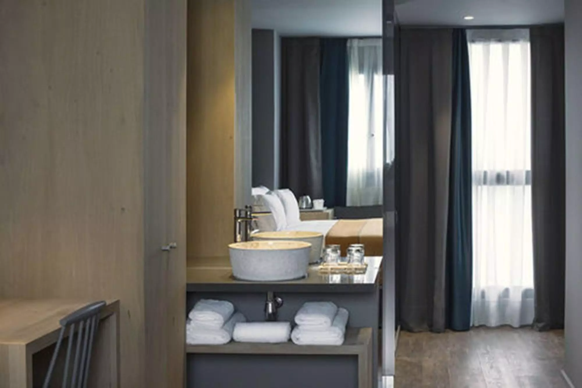 Alibaba https://cdn.alibaba.ir/ostorage/hotel-accommodation-images/6a0841a361ec039ef75ee43d_Barcelona-Yurbban-Trafalgar-0.webp
