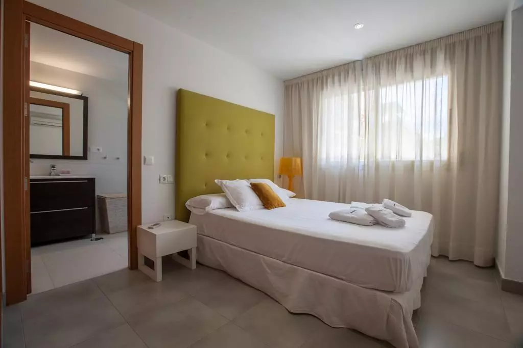Alibaba https://cdn.alibaba.ir/ostorage/hotel-accommodation-images/6a08430661ec039ef75ee566_Malaga-M-laga-Andes-1.webp