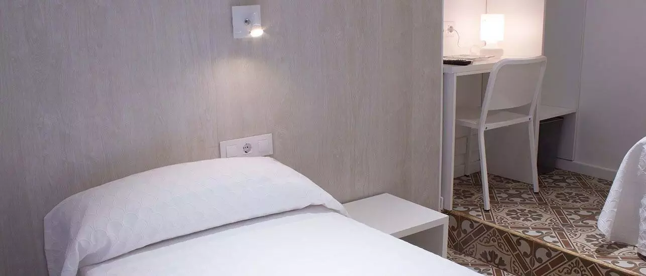هتل Hostal Nova بارسلونا