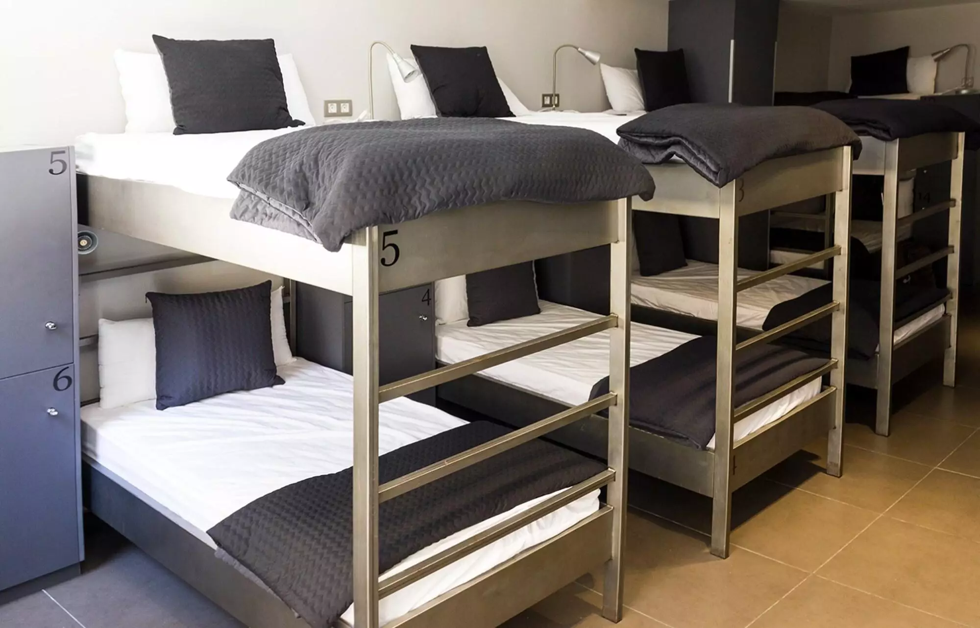 هتل Don Moustache Hostel بارسلونا