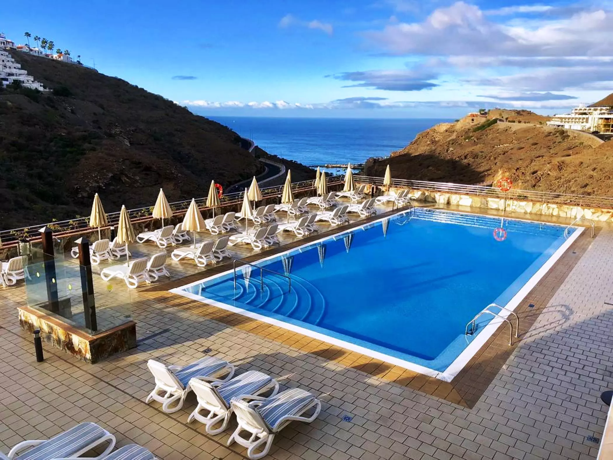 Alibaba https://cdn.alibaba.ir/ostorage/hotel-accommodation-images/6a0850fa61ec039ef75ef142_Puerto-Rico-Holiday-Club-Sol-Amadores-1.webp