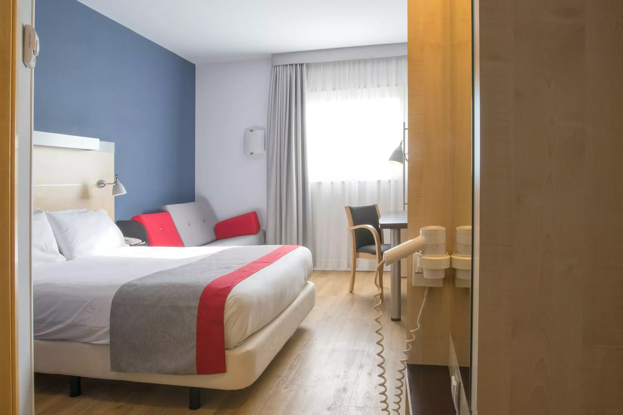 Alibaba https://cdn.alibaba.ir/ostorage/hotel-accommodation-images/6a087ad961ec039ef75f1182_Aldaia-Holiday-Inn-Express-Valencia-Bonaire-1.webp
