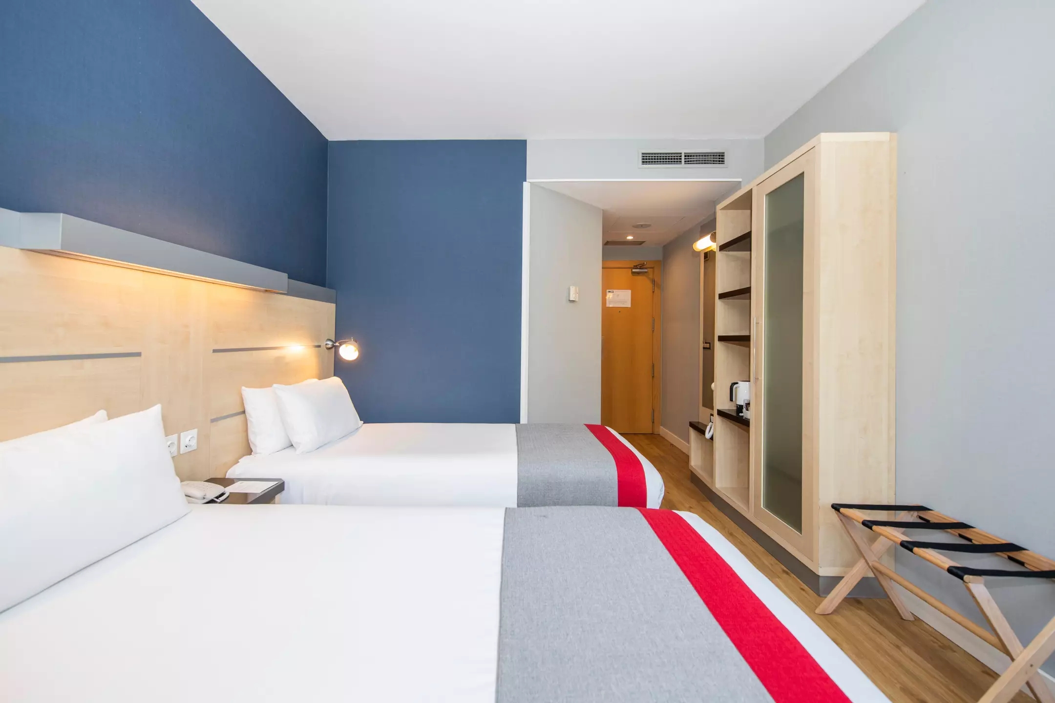 Alibaba https://cdn.alibaba.ir/ostorage/hotel-accommodation-images/6a087c4b61ec039ef75f12a0_Granollers-Holiday-Inn-Express-Barcelona--Montmelo-1.webp