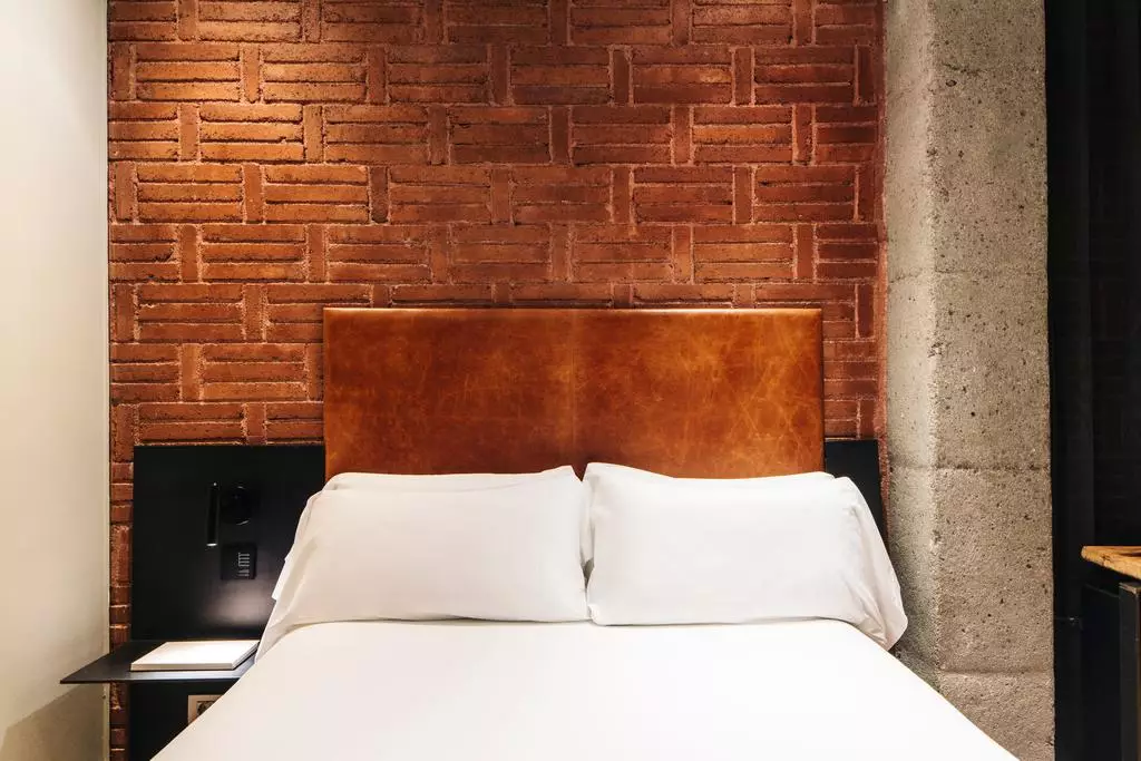 Alibaba https://cdn.alibaba.ir/ostorage/hotel-accommodation-images/6a0882b061ec039ef75f1791_Barcelona-Hotel-Granados-83-1.webp