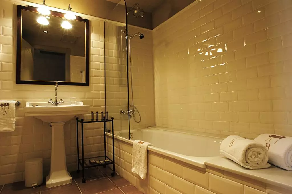 Alibaba https://cdn.alibaba.ir/ostorage/hotel-accommodation-images/6a08a0cf61ec039ef75f2fbc_Cardona-Domus-Selecta-Bremon-1.webp