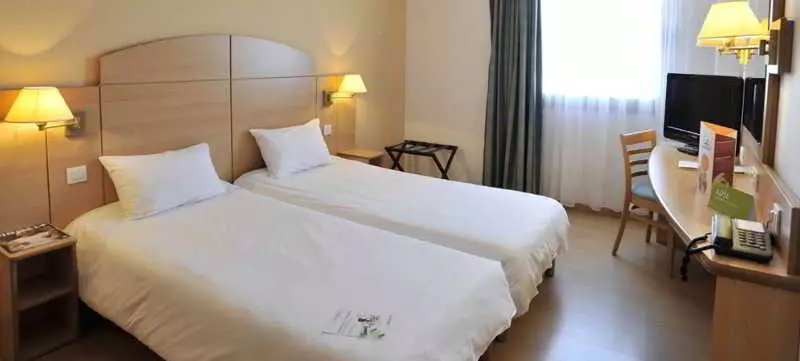 Alibaba https://cdn.alibaba.ir/ostorage/hotel-accommodation-images/6a08ad2b61ec039ef75f3992_Alcala-de-Henares-Campanile-Madrid-Alcal-de-Henares-1.webp