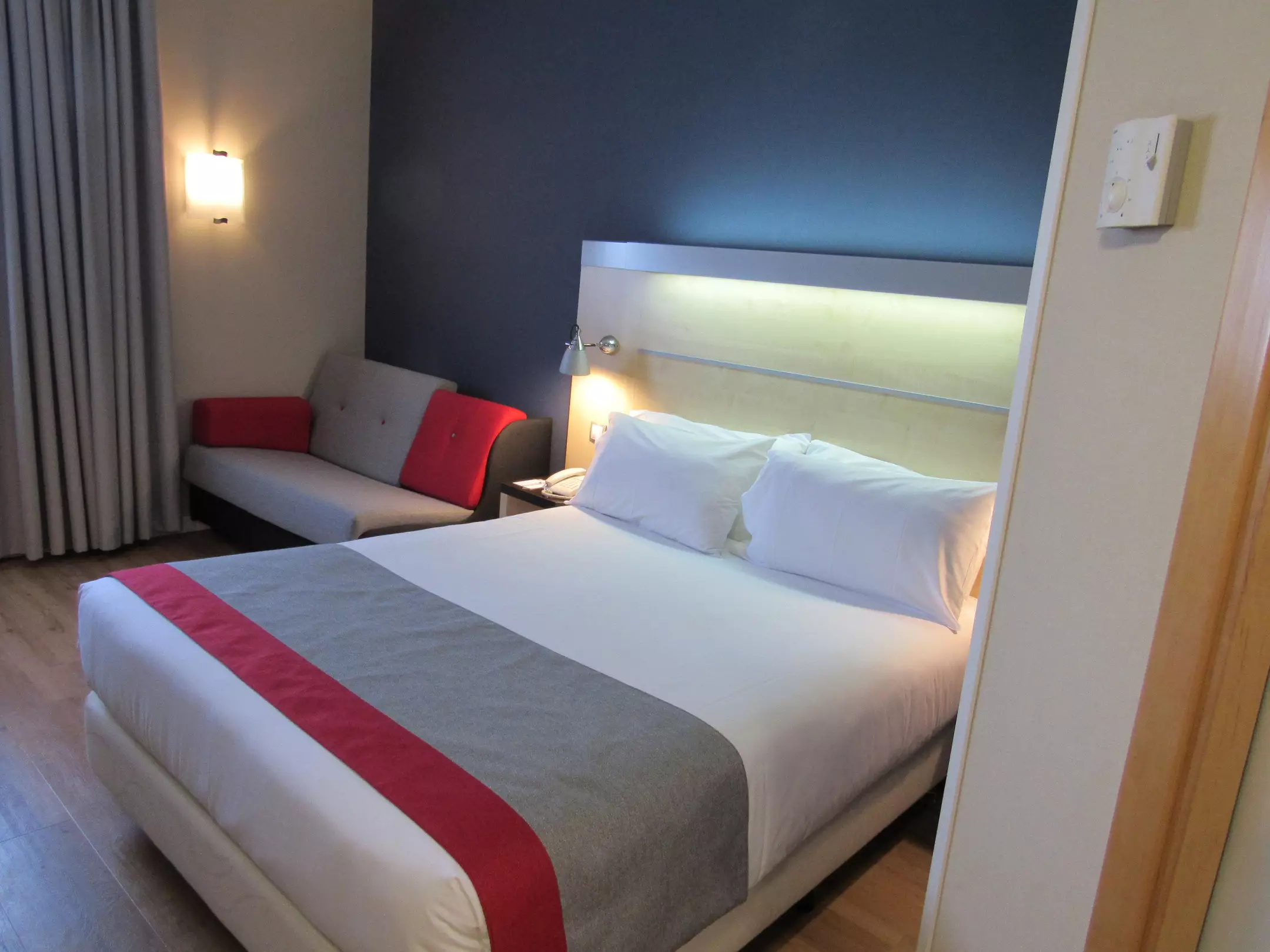هتل Holiday Inn Express Madrid - Alcorcon مادرید