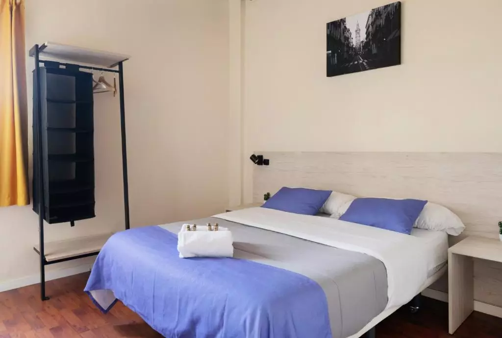 هتل Purple Nest Hostel والنسیا