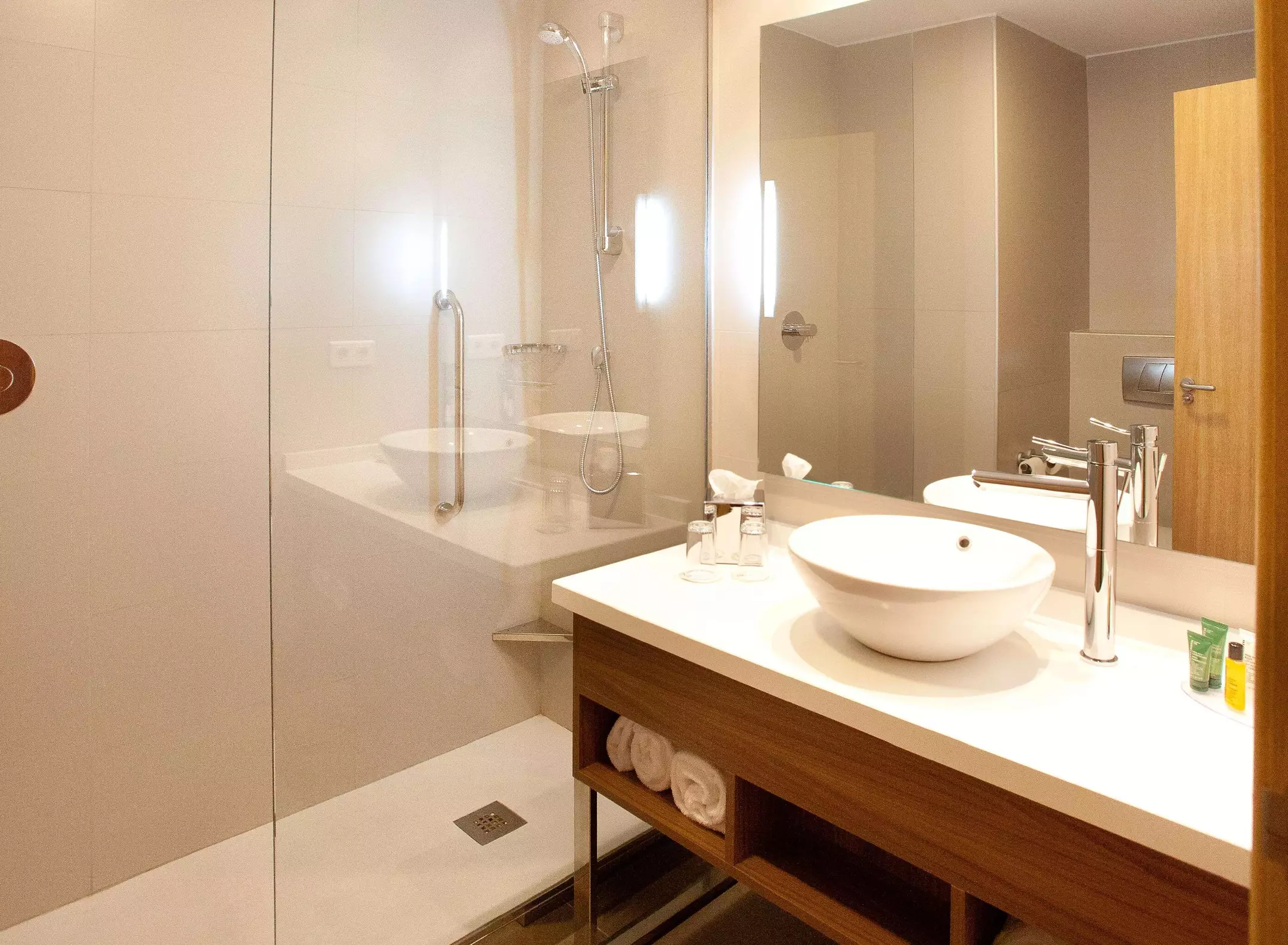 Alibaba https://cdn.alibaba.ir/ostorage/hotel-accommodation-images/6a08df7261ec039ef75f6028_Malaga-Hilton-Garden-Inn-M-laga-1.webp