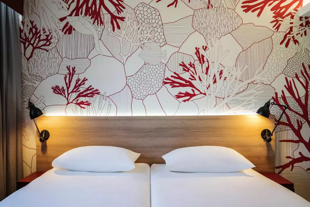 Alibaba https://cdn.alibaba.ir/ostorage/hotel-accommodation-images/6a08efe261ec039ef75f6d40_Barcelona-ibis-Styles-Barcelona-City-Bogatell-Hotel-1.webp