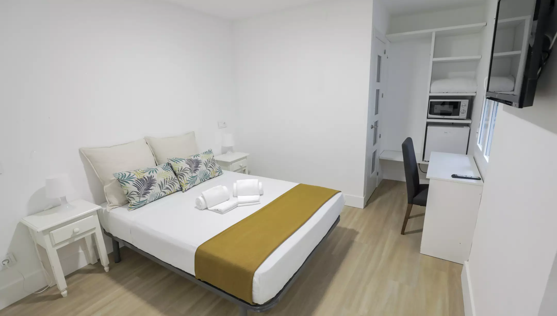 Alibaba https://cdn.alibaba.ir/ostorage/hotel-accommodation-images/6a08f73561ec039ef75f731d_Madrid-Hostal-La-Estrella-1.webp