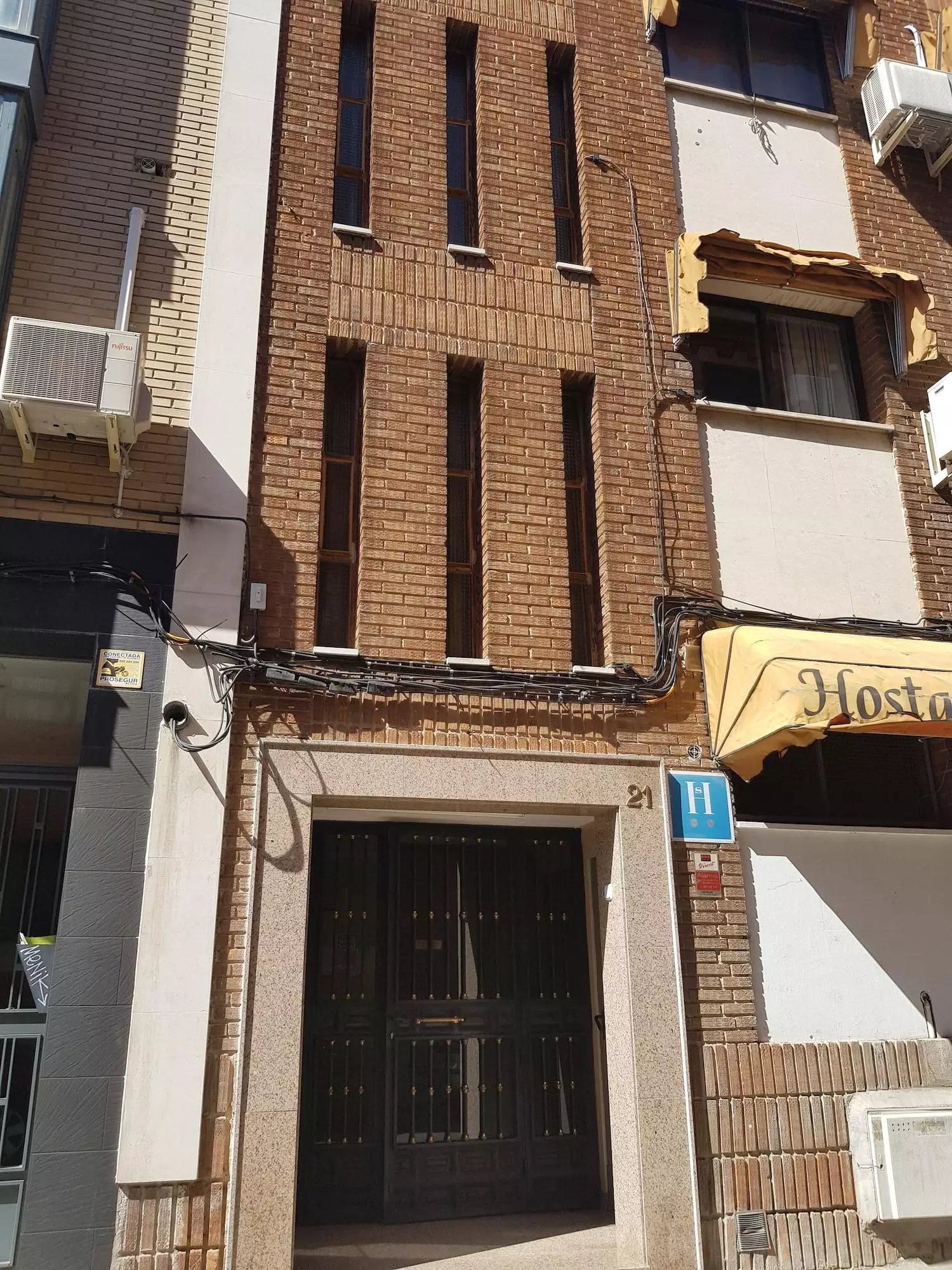 Alibaba https://cdn.alibaba.ir/ostorage/hotel-accommodation-images/6a090f9561ec039ef75f859f_Madrid-Hostal-Puerta-Bonita-1.webp
