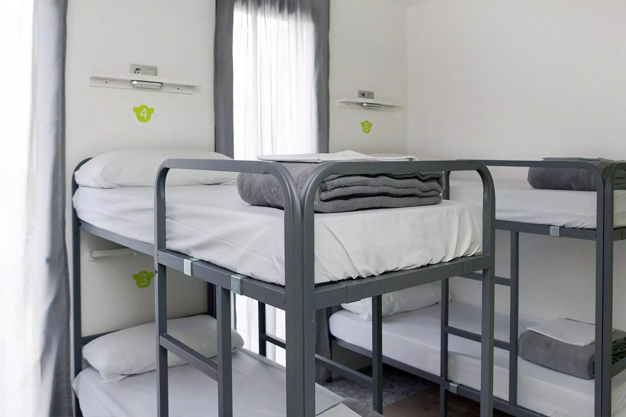 Alibaba https://cdn.alibaba.ir/ostorage/hotel-accommodation-images/6a09124f61ec039ef75f8815_Barcelona-Meeting-Point-Hostels-1.webp