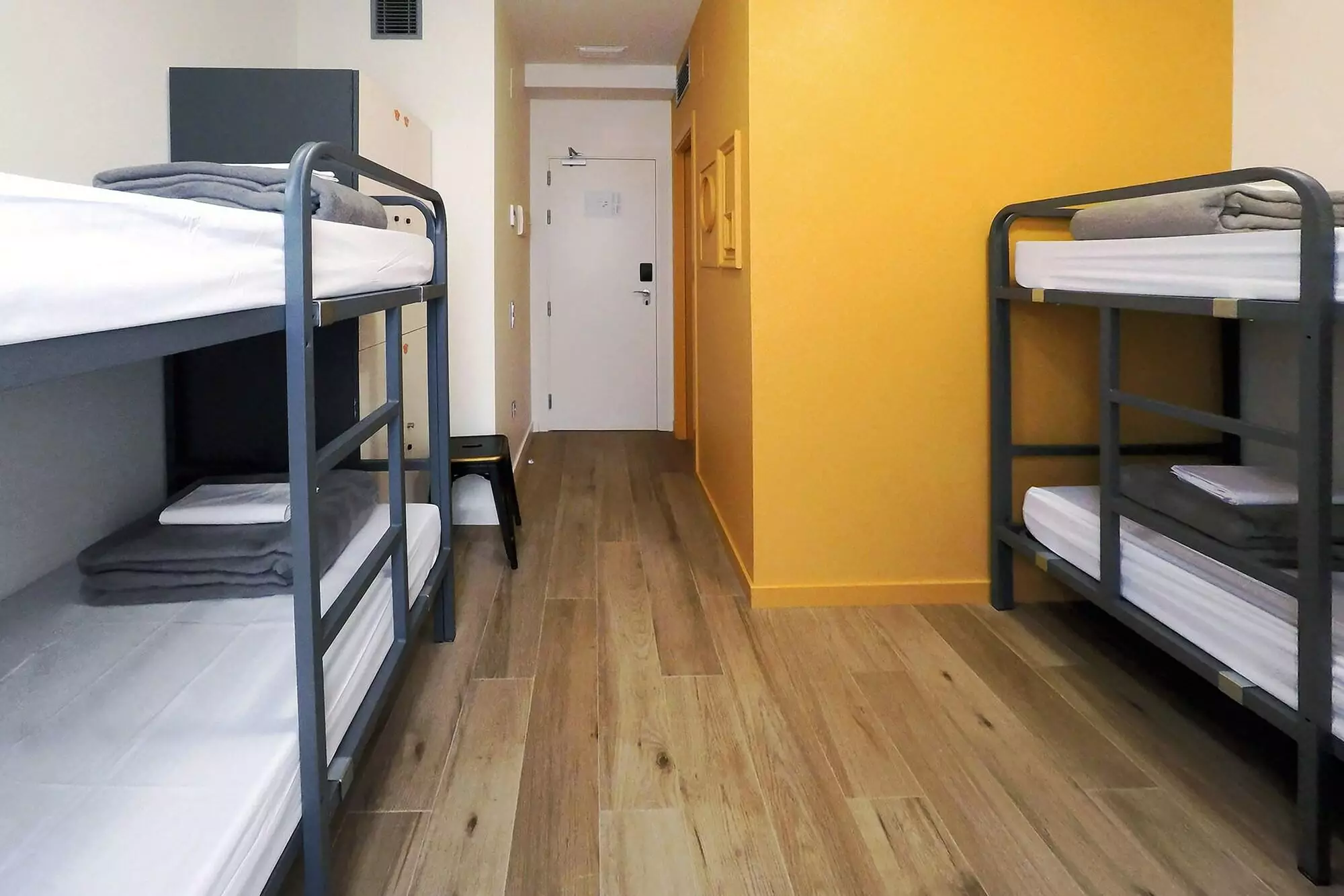 هتل Meeting Point Hostels بارسلونا