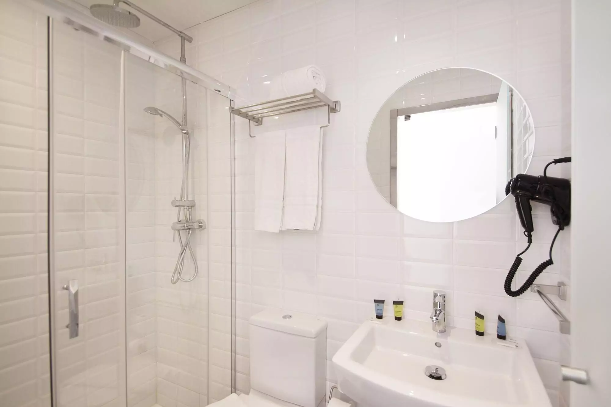 Alibaba https://cdn.alibaba.ir/ostorage/hotel-accommodation-images/6a093c8461ec039ef75fa96c_Barcelona-Som-Nit-Triomf-1.webp