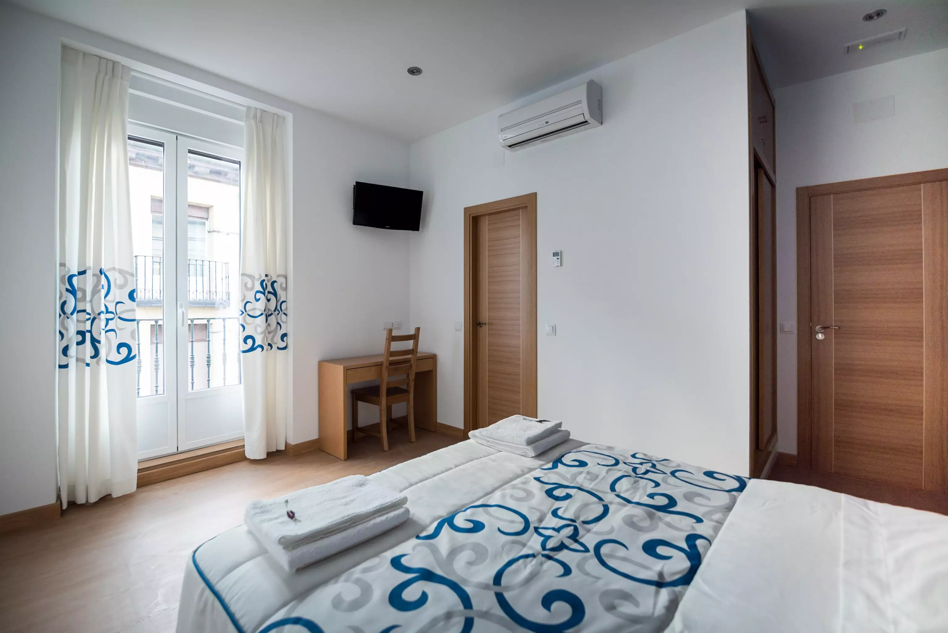 Alibaba https://cdn.alibaba.ir/ostorage/hotel-accommodation-images/6a0956c161ec039ef75fbf00_Madrid-Hostal-Carracedo-1.webp