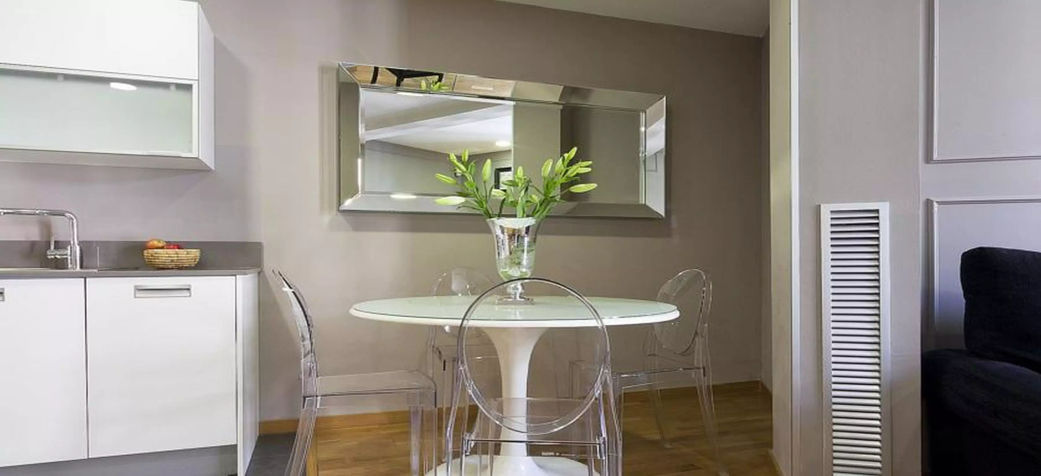 Alibaba https://cdn.alibaba.ir/ostorage/hotel-accommodation-images/6a09841d61ec039ef75fe18a_Barcelona-Uma-Suites-Luxury-Midtown-1.webp