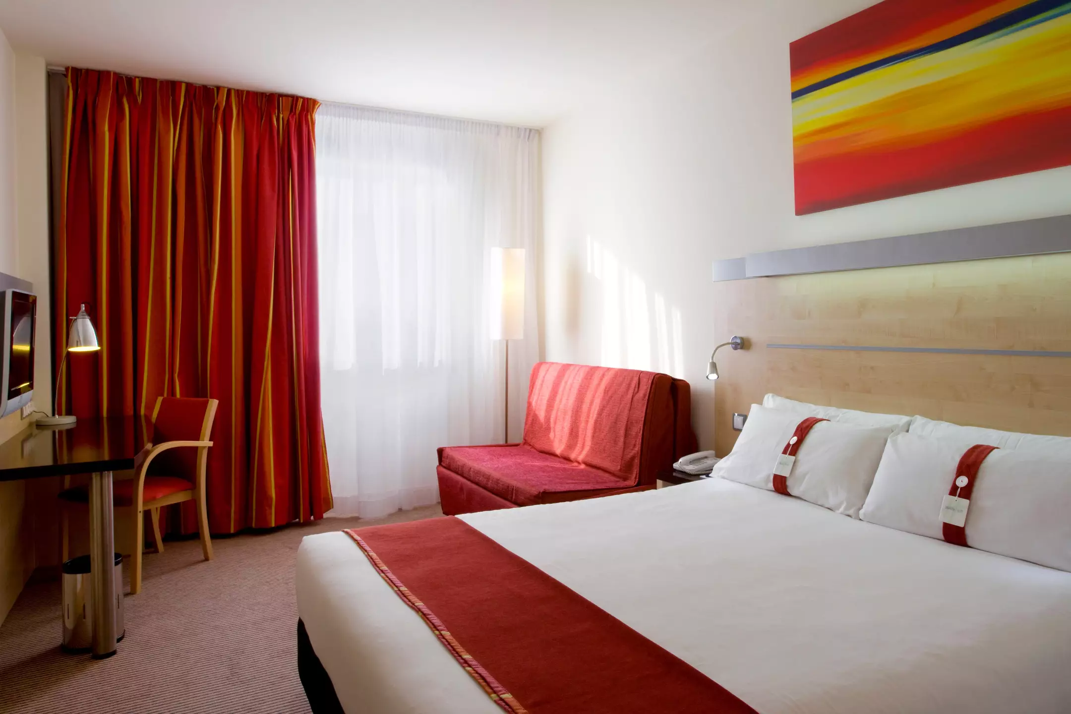 هتل Holiday Inn Express Barcelona - City 22@ بارسلونا