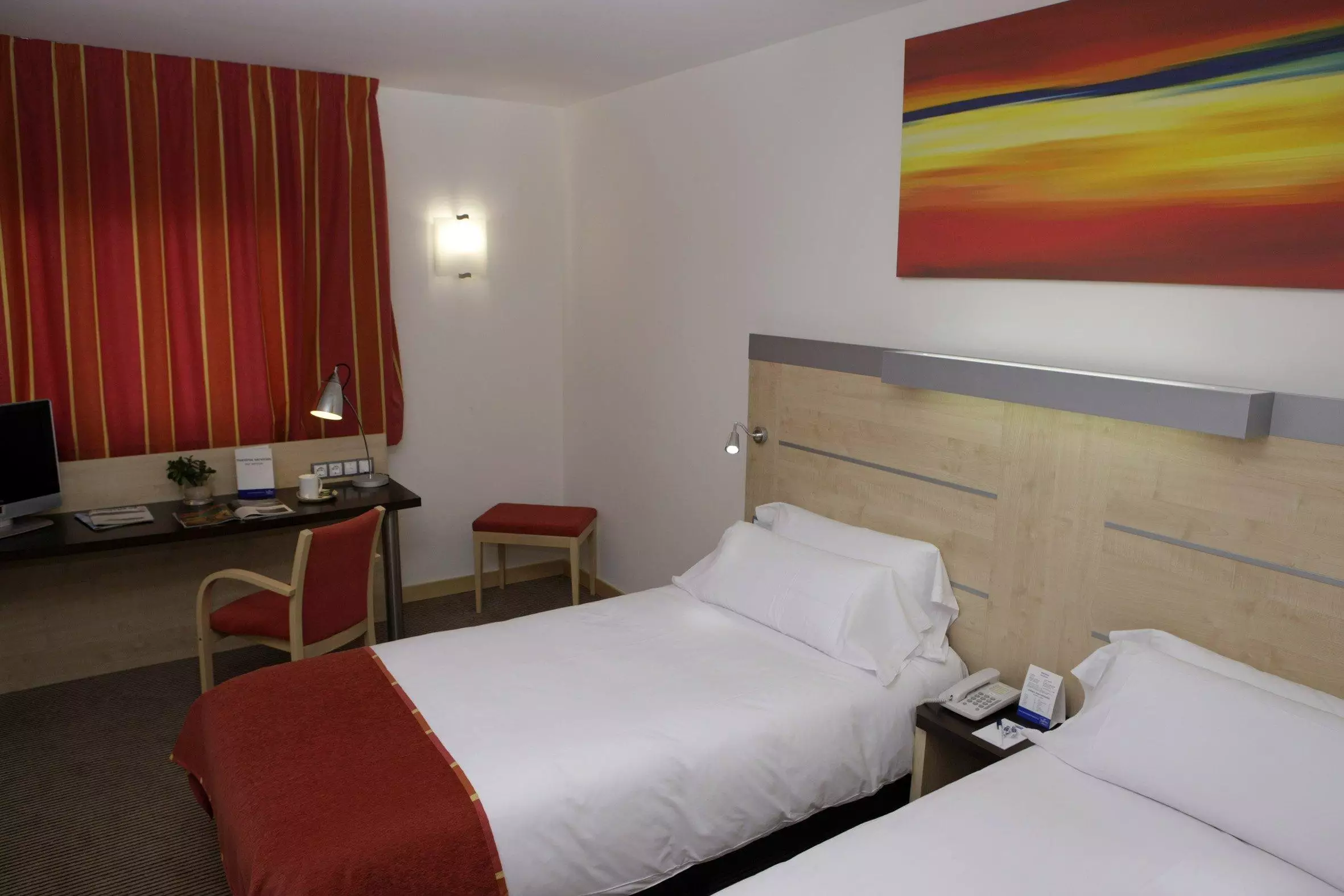 هتل Holiday Inn Express Málaga - Aeropuerto مالاگا