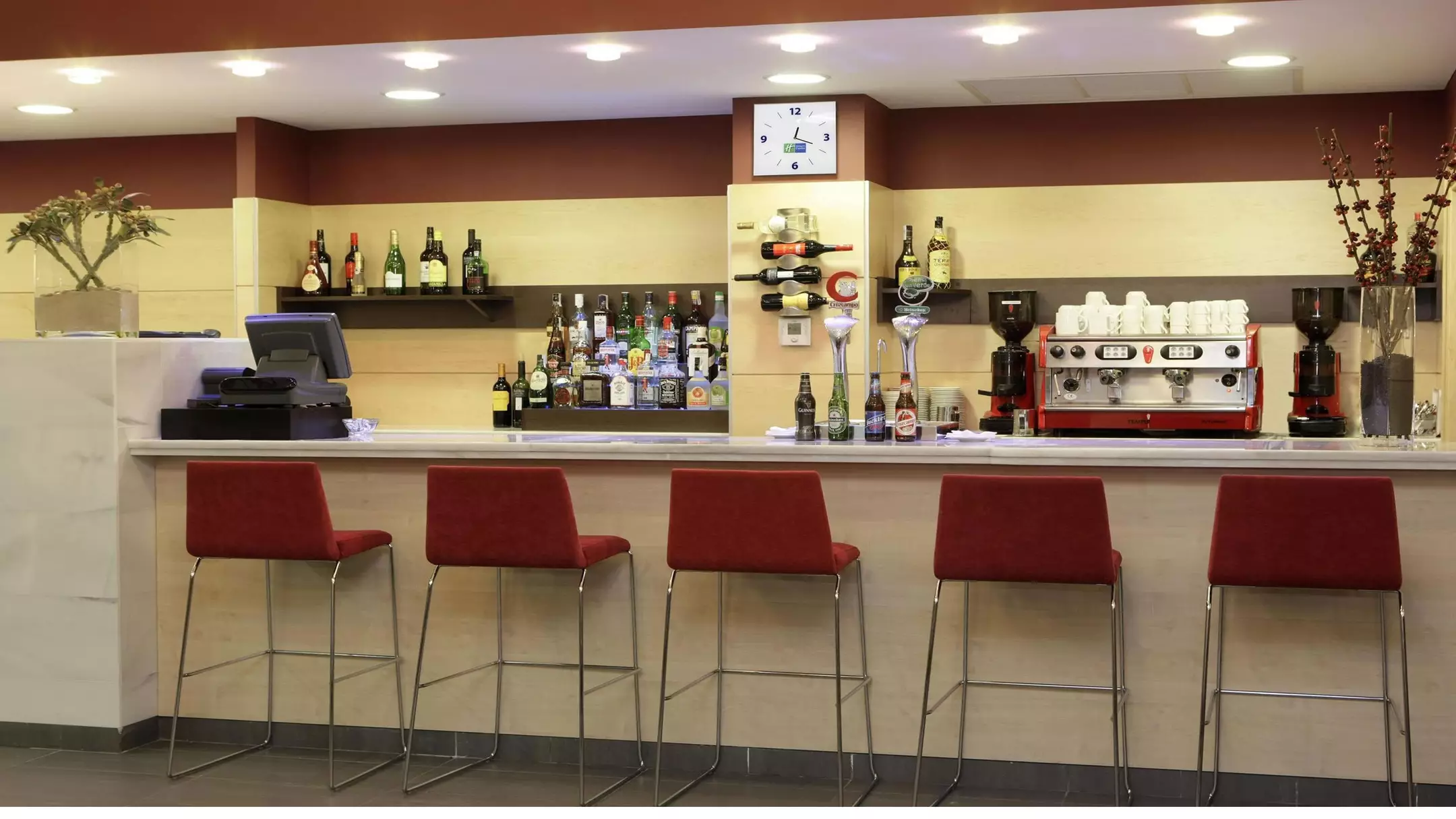 هتل Holiday Inn Express Málaga - Aeropuerto مالاگا