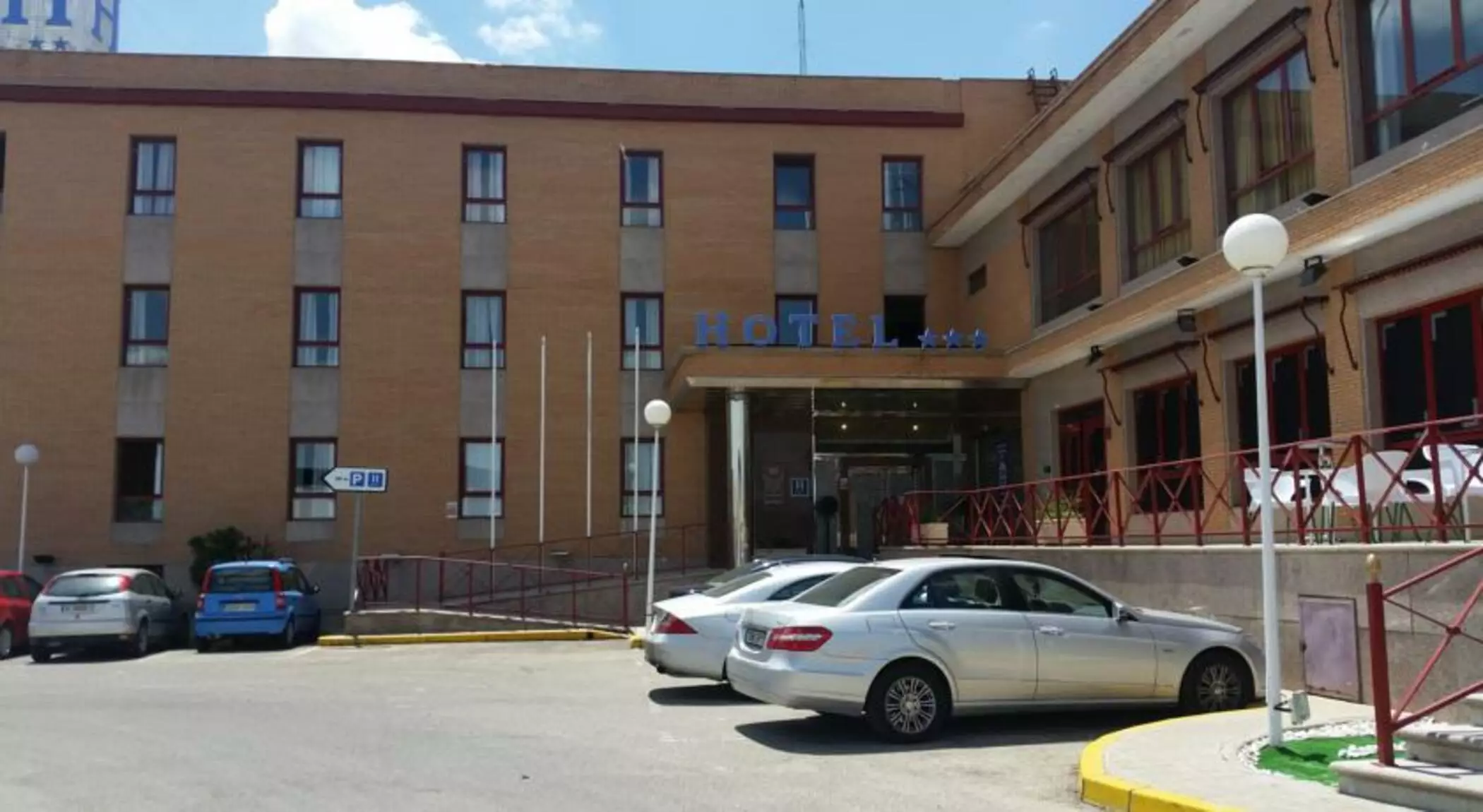 هتل Hotel Humanes Humanes de Madrid