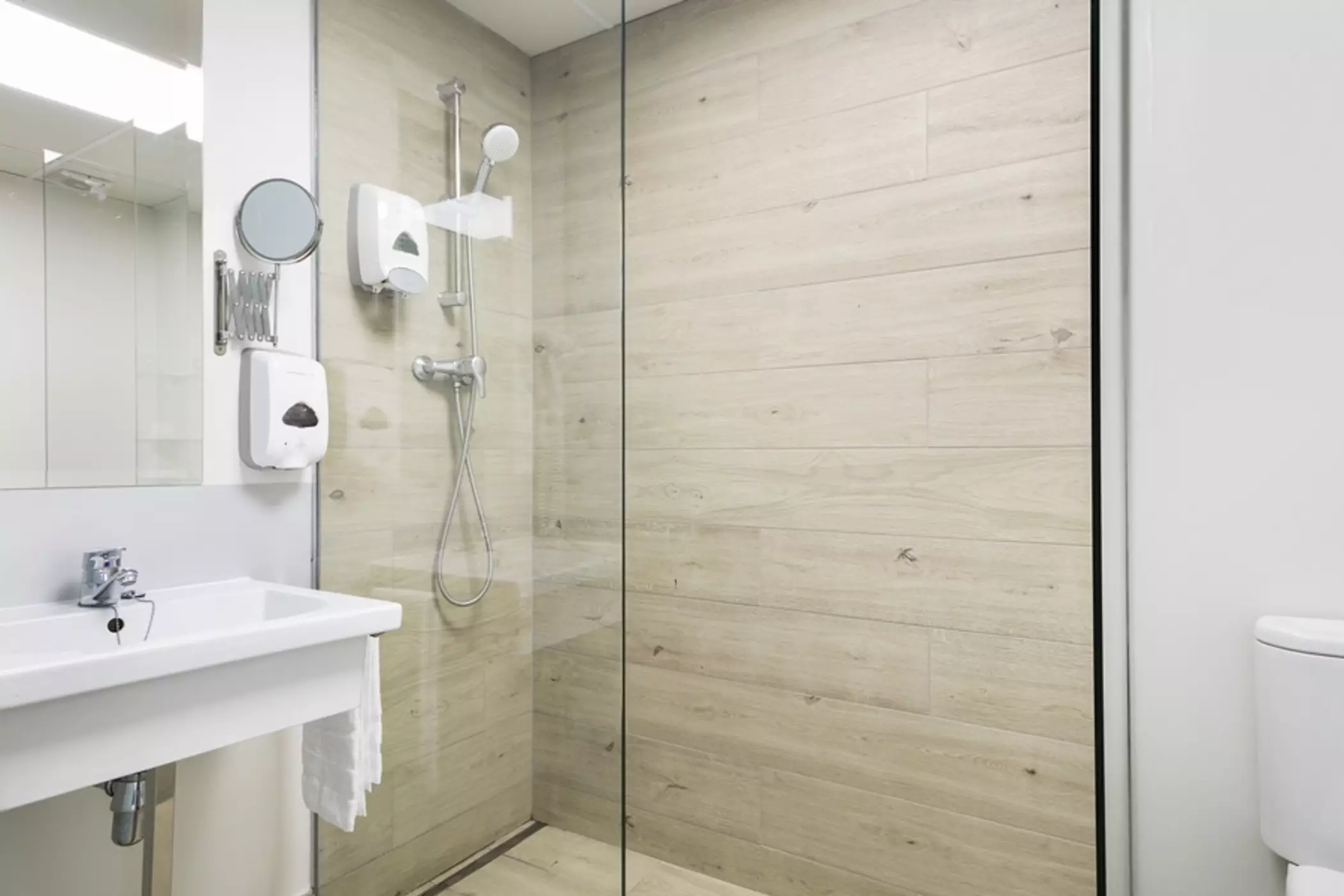 Alibaba https://cdn.alibaba.ir/ostorage/hotel-accommodation-images/6a09a7f761ec039ef75ffb28_Barcelona-Aparthotel-BCN-Montjuic-1.webp