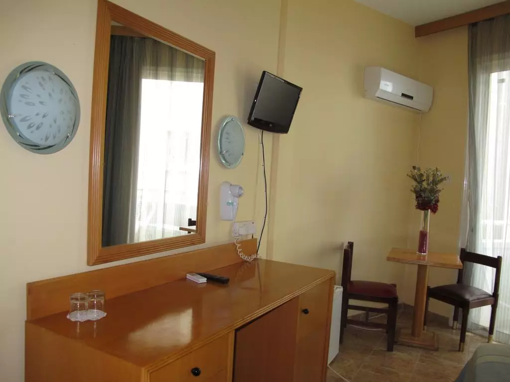 هتل Flamingo Beach Hotel لارناکا