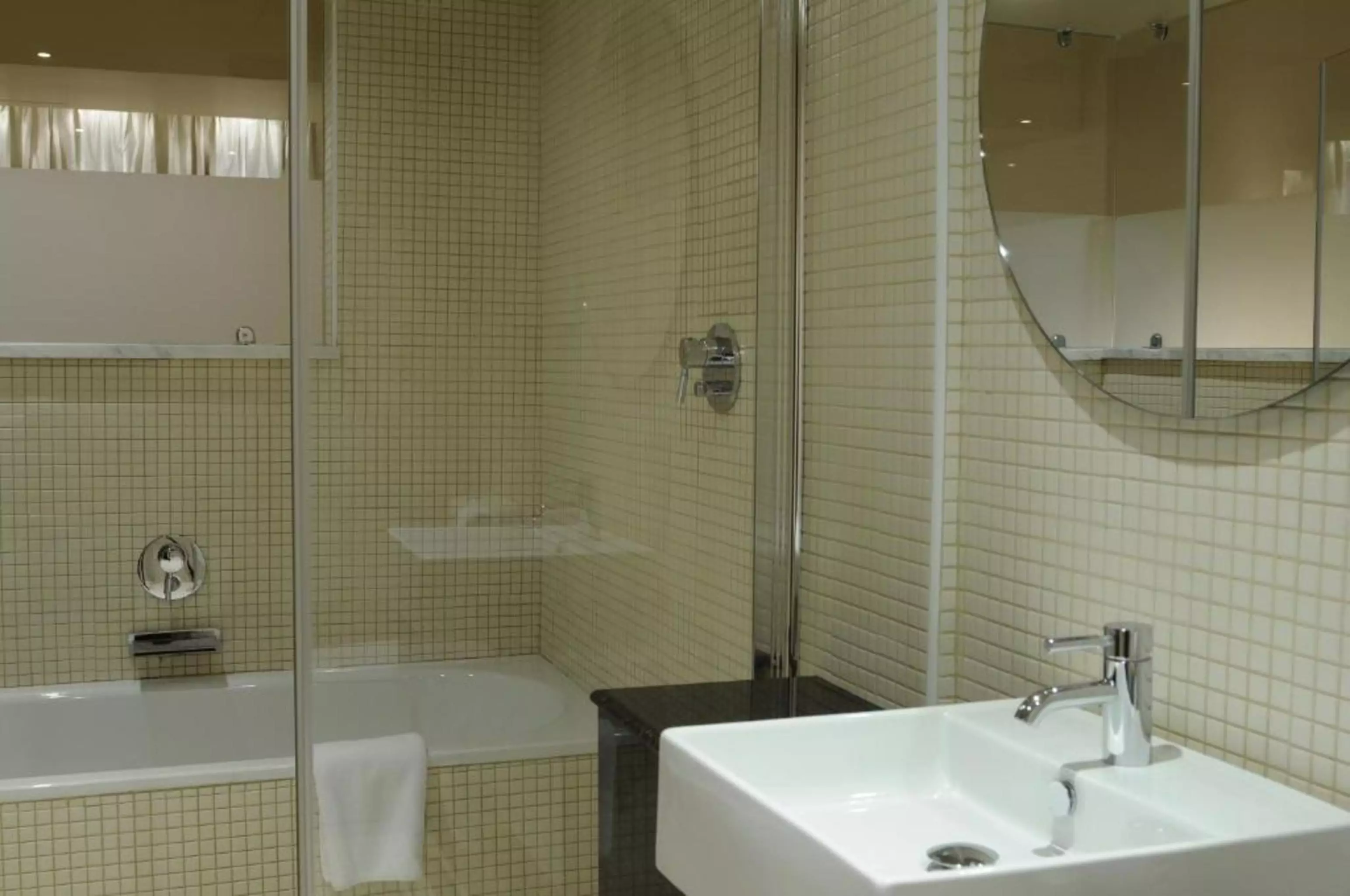 هتل E-Hotel Pervolia