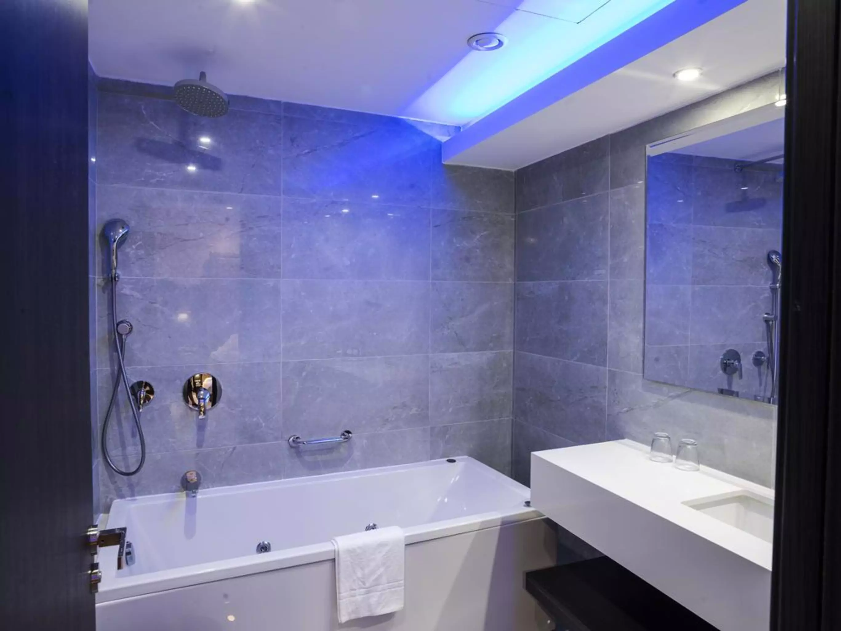 هتل Frangiorgio Hotel Apartments لارناکا