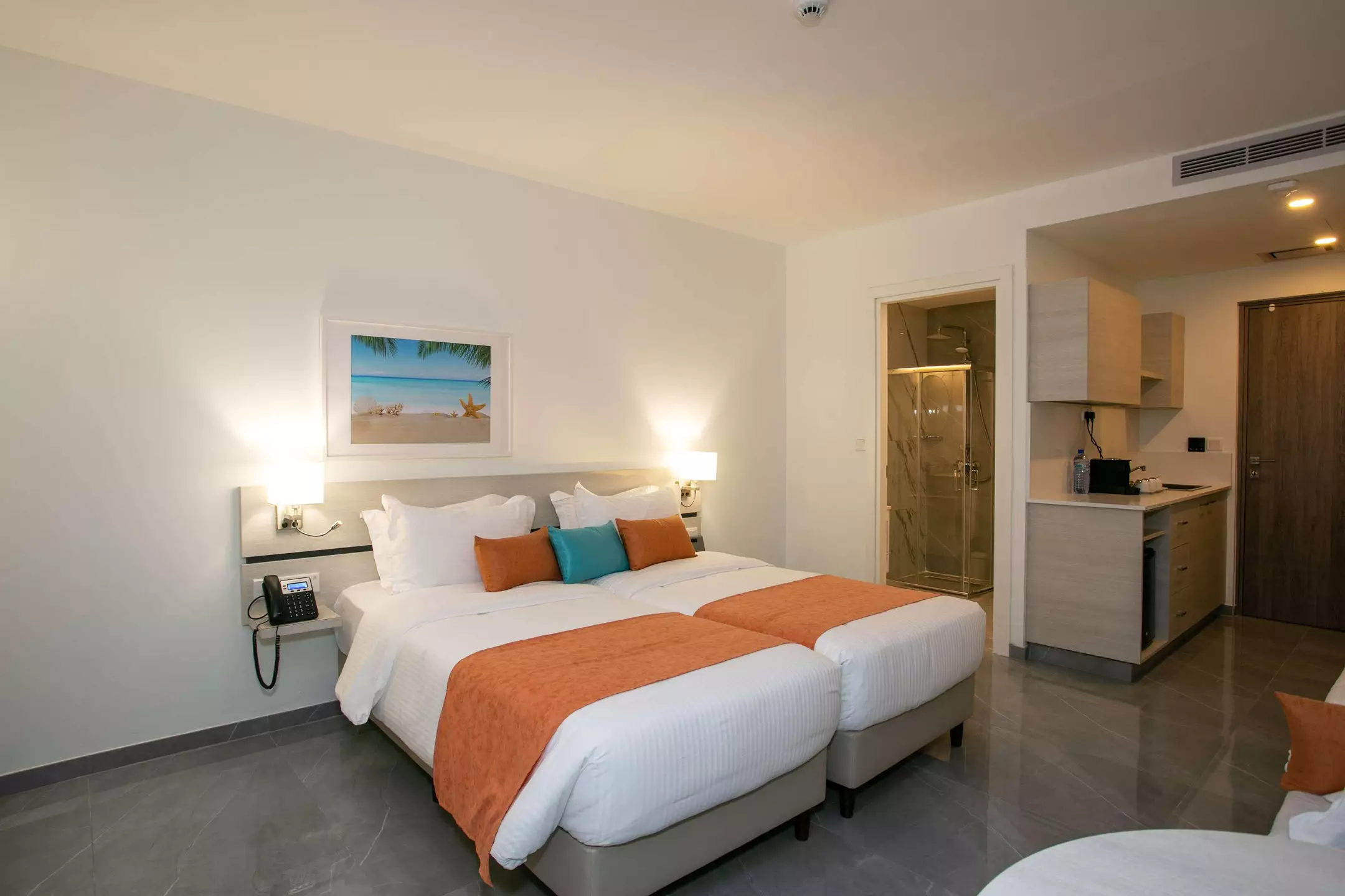 هتل Larco Hotel لارناکا