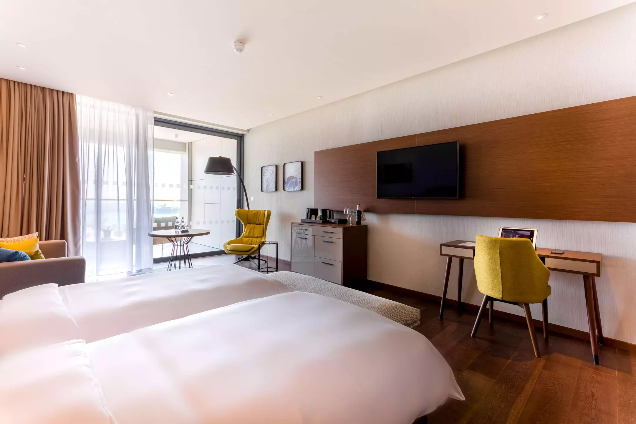 Alibaba https://cdn.alibaba.ir/ostorage/hotel-accommodation-images/6a0a5a7ac86edf55f722985d_Larnaca-Radisson-Blu-Hotel-Larnaca-1.webp