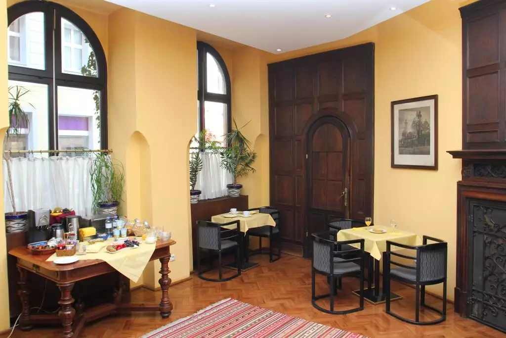 Alibaba https://cdn.alibaba.ir/ostorage/hotel-accommodation-images/6a0a8c5461ec039ef760425c_Vienna-Mondial-1.webp