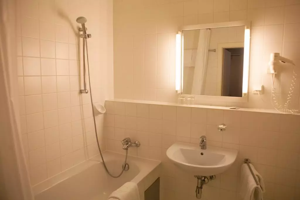Alibaba https://cdn.alibaba.ir/ostorage/hotel-accommodation-images/6a0aaa5161ec039ef7605c04_Vienna-Caroline-Vienna-1.webp
