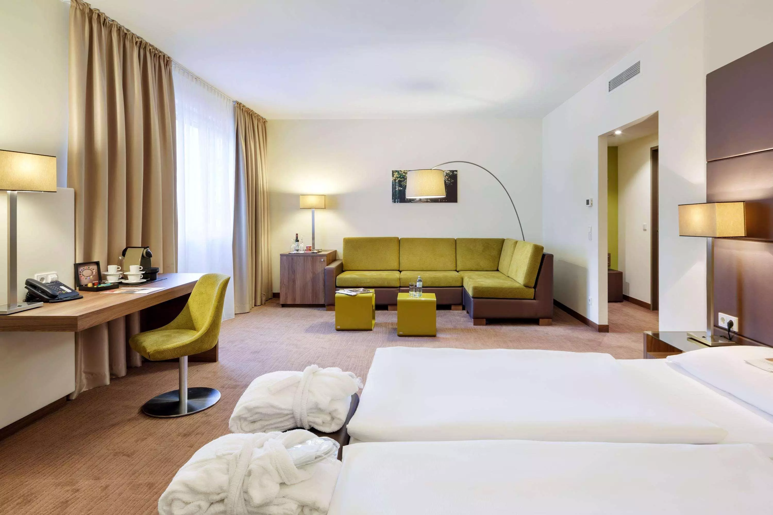 Alibaba https://cdn.alibaba.ir/ostorage/hotel-accommodation-images/6a0ab70561ec039ef7606601_Vienna-Austria-Trend-Hotel-Doppio-1.webp